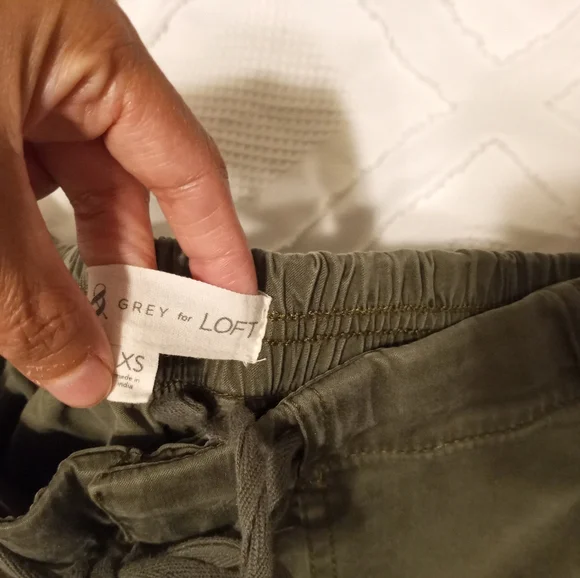 4/$20 Lou and Grey For Loft Army Green Cargo Pants - Picture 7 of 9